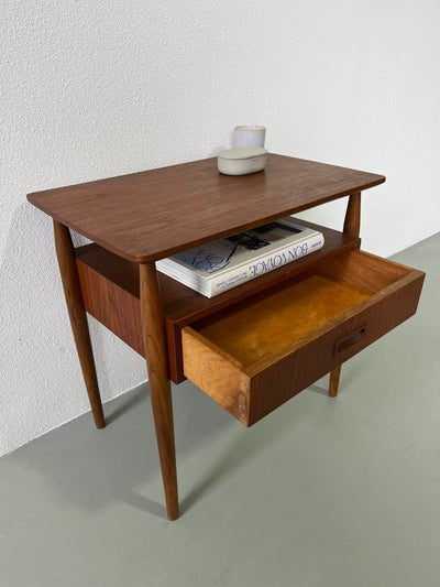 
                  
                    Omann Jun tafeltje - LOUI.STORE
                  
                