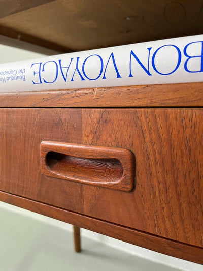 
                  
                    Omann Jun tafeltje - LOUI.STORE
                  
                