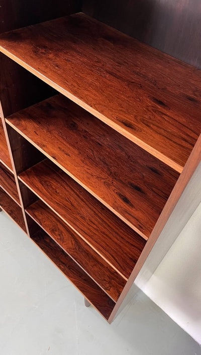 
                  
                    Palissander boekenkast - LOUI.STORE
                  
                