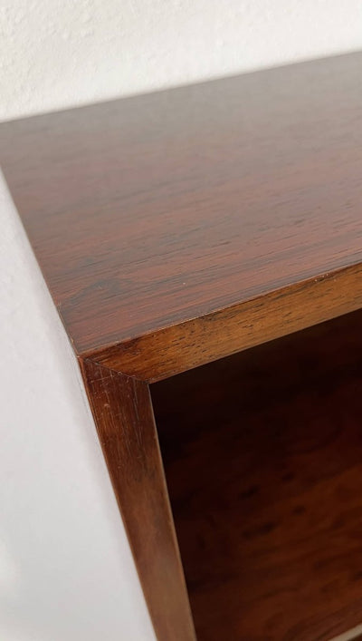 
                  
                    Palissander boekenkast - LOUI.STORE
                  
                