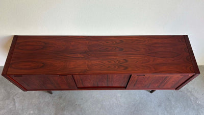 
                  
                    Robuust lowboard palissander - LOUI.STORE
                  
                