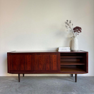 
                  
                    Robuust lowboard palissander - LOUI.STORE
                  
                