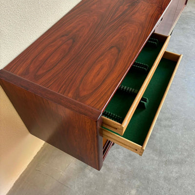 
                  
                    Robuust lowboard palissander - LOUI.STORE
                  
                