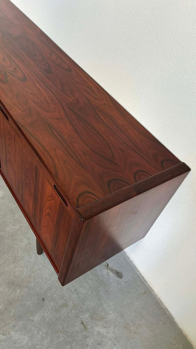 
                  
                    Robuust lowboard palissander - LOUI.STORE
                  
                