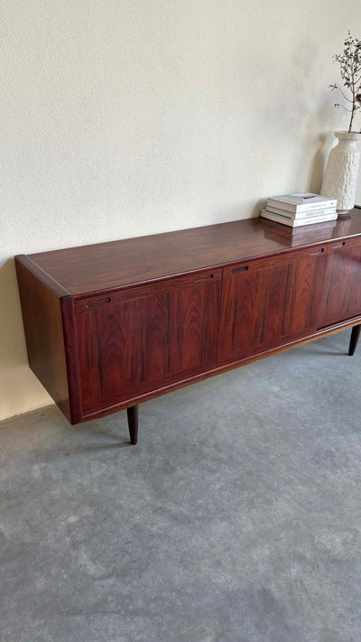 
                  
                    Robuust lowboard palissander - LOUI.STORE
                  
                