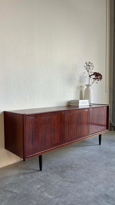 
                  
                    Robuust lowboard palissander - LOUI.STORE
                  
                