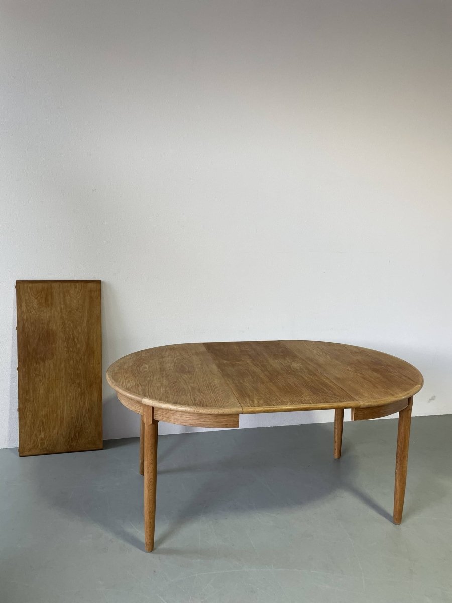 
                  
                    Ronde eettafel eik uitschuifbaar - LOUI.STORE
                  
                