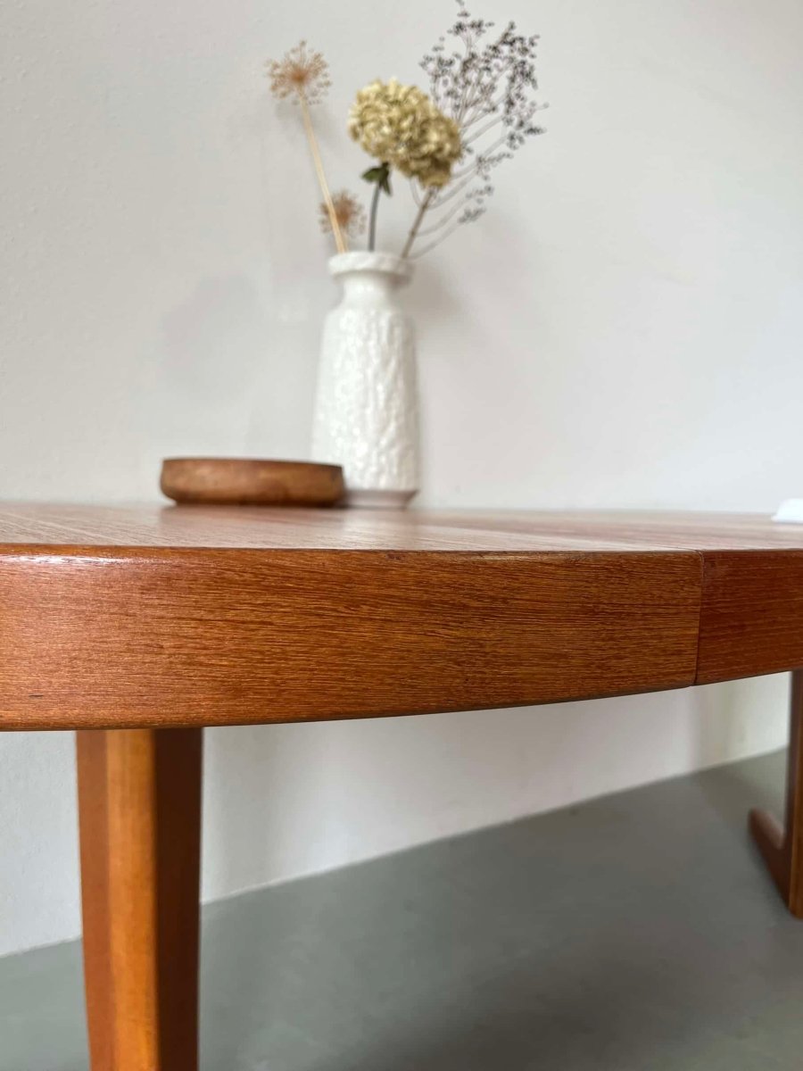 
                  
                    Ronde teak tafel (uitschuifbaar) - LOUI.STORE
                  
                