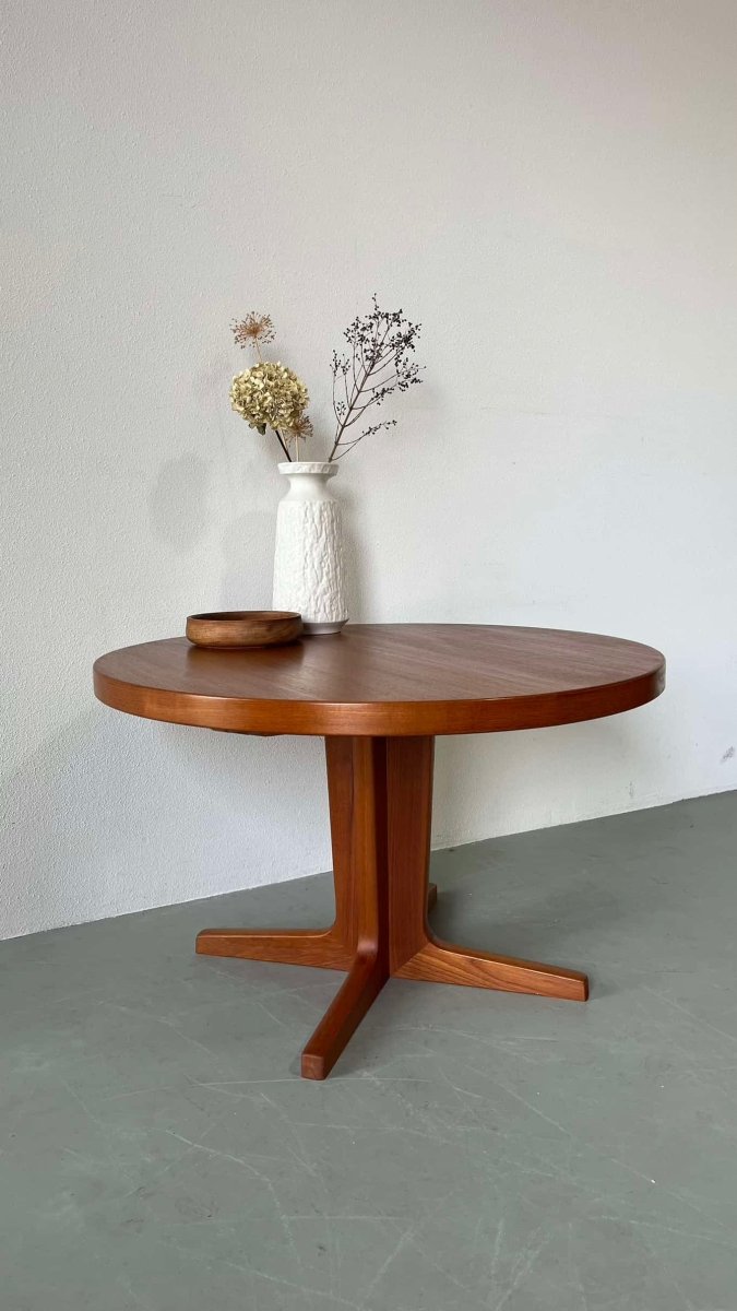 
                  
                    Ronde teak tafel (uitschuifbaar) - LOUI.STORE
                  
                