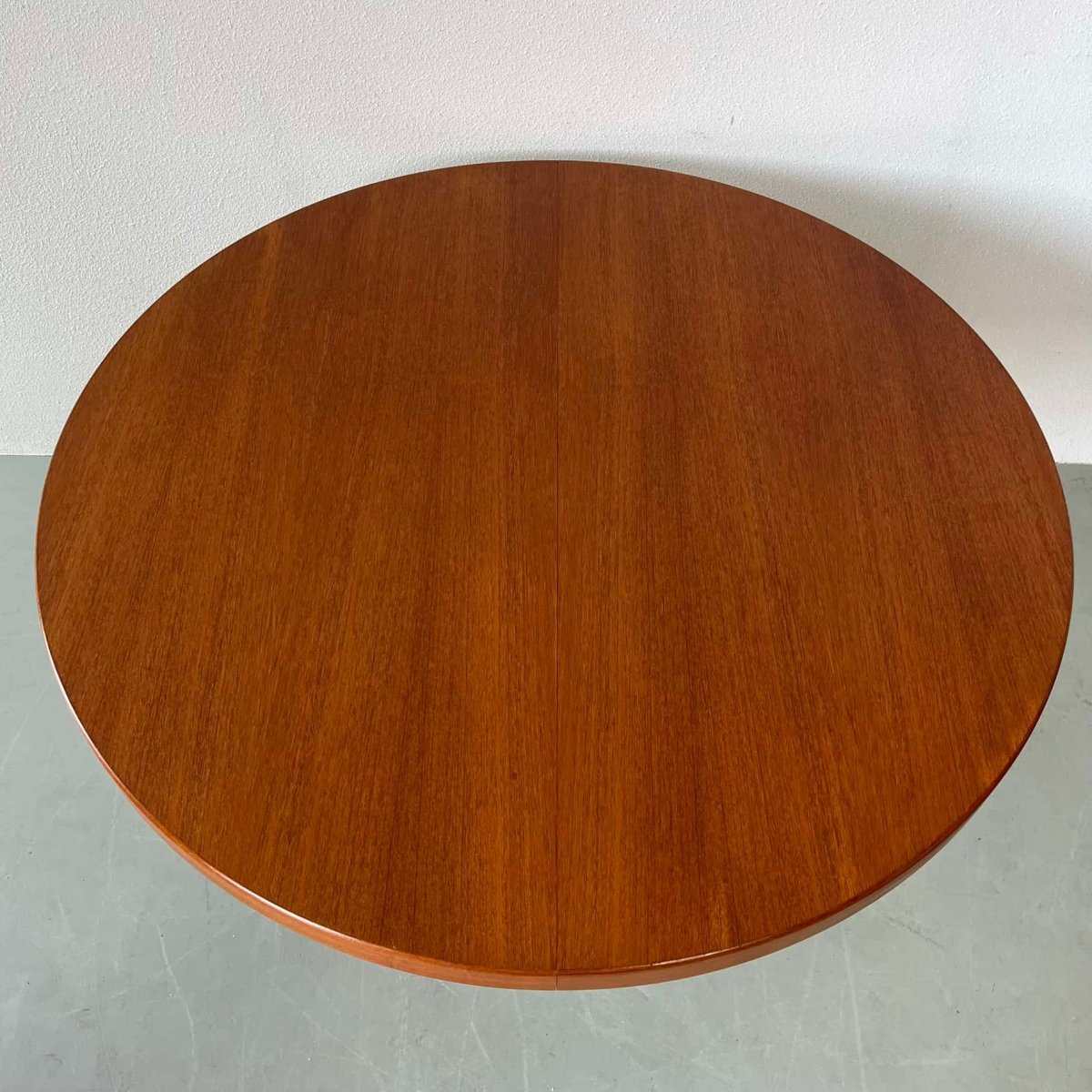 
                  
                    Ronde teak tafel (uitschuifbaar) - LOUI.STORE
                  
                