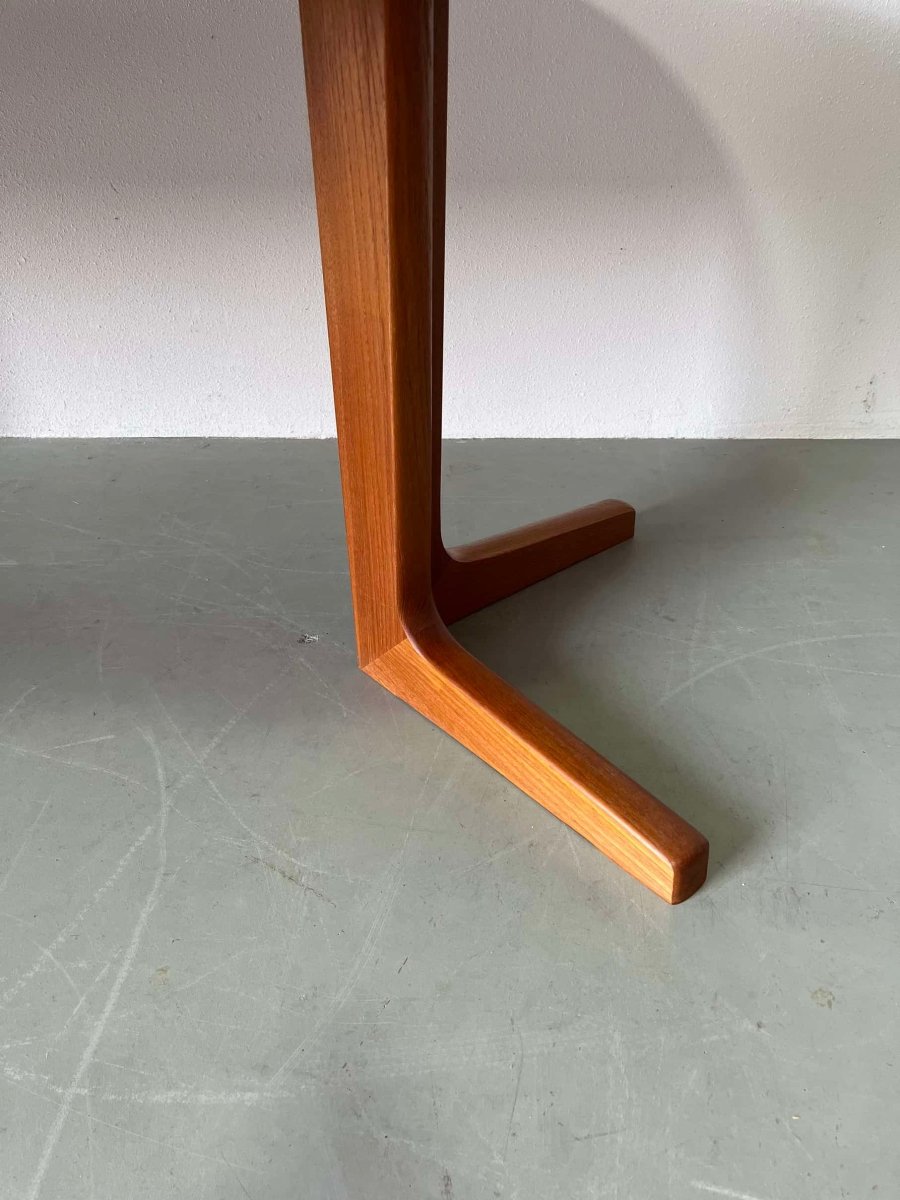 
                  
                    Ronde teak tafel (uitschuifbaar) - LOUI.STORE
                  
                
