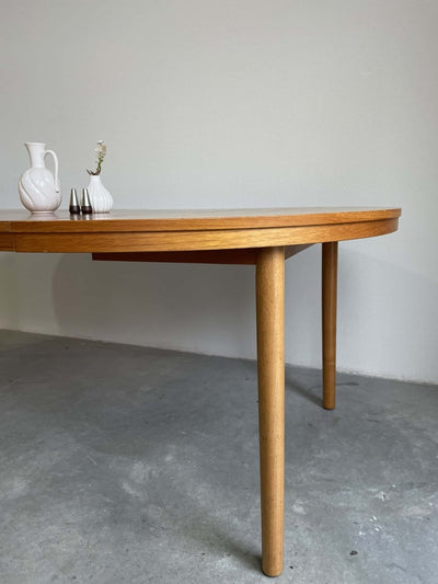 
                  
                    Ronde uitschuifbare eettafel Farstrup - LOUI.STORE
                  
                