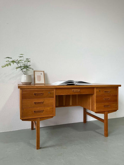 
                  
                    Ruim eiken bureau 2-zijdig - LOUI.STORE
                  
                