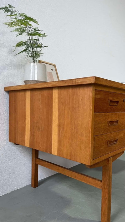 
                  
                    Ruim eiken bureau 2-zijdig - LOUI.STORE
                  
                