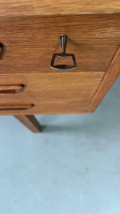 
                  
                    Ruim eiken bureau 2-zijdig - LOUI.STORE
                  
                