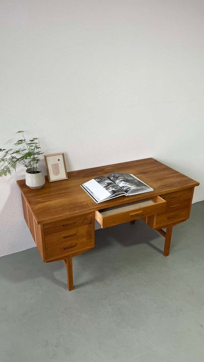 
                  
                    Ruim eiken bureau 2-zijdig - LOUI.STORE
                  
                