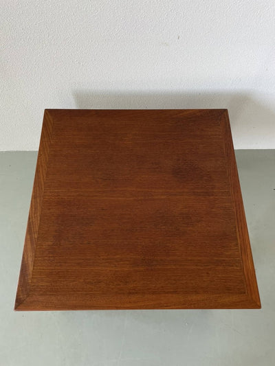 
                  
                    Salontafel vierkant in teak - LOUI.STORE
                  
                