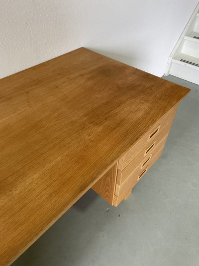 
                  
                    Scandinavisch eiken bureau - LOUI.STORE
                  
                