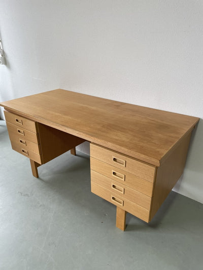 
                  
                    Scandinavisch eiken bureau - LOUI.STORE
                  
                