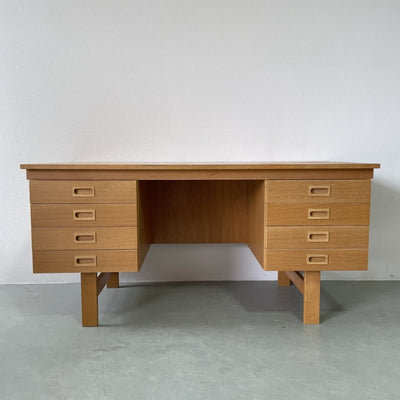 
                  
                    Scandinavisch eiken bureau - LOUI.STORE
                  
                