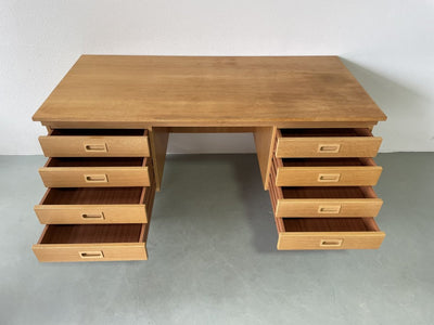 
                  
                    Scandinavisch eiken bureau - LOUI.STORE
                  
                