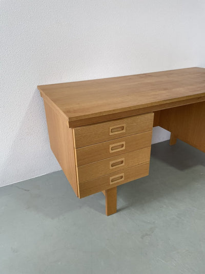
                  
                    Scandinavisch eiken bureau - LOUI.STORE
                  
                
