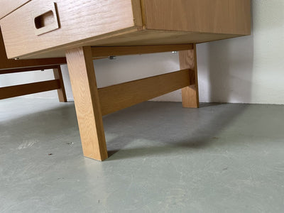 
                  
                    Scandinavisch eiken bureau - LOUI.STORE
                  
                