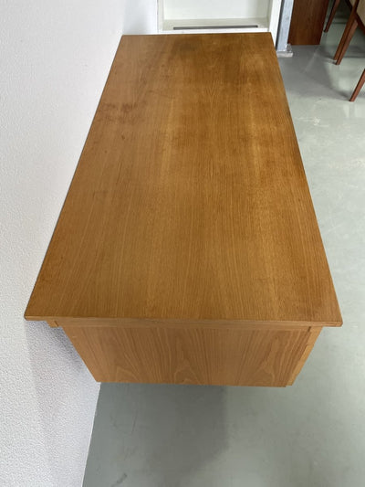 
                  
                    Scandinavisch eiken bureau - LOUI.STORE
                  
                