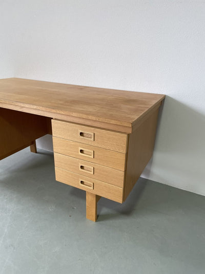 
                  
                    Scandinavisch eiken bureau - LOUI.STORE
                  
                