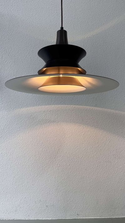 
                  
                    Scandinavische hanglamp - LOUI.STORE
                  
                
