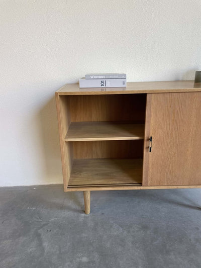 
                  
                    Sideboard eiken klein metalen greep - LOUI.STORE
                  
                