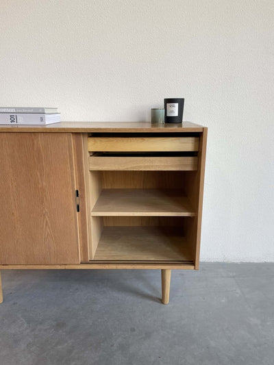 
                  
                    Sideboard eiken klein metalen greep - LOUI.STORE
                  
                