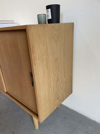 
                  
                    Sideboard eiken klein metalen greep - LOUI.STORE
                  
                