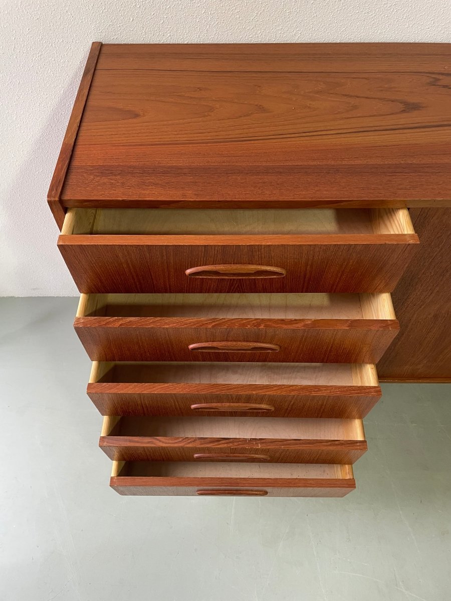 
                  
                    Sideboard lades en deurtjes - LOUI.STORE
                  
                