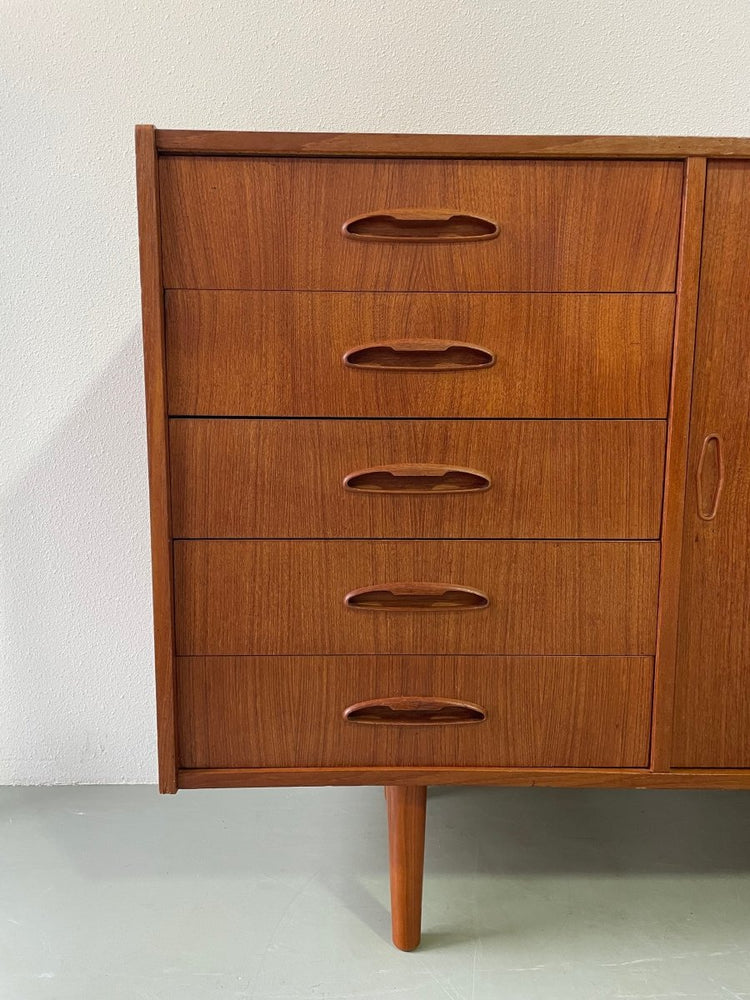 
                  
                    Sideboard lades en deurtjes - LOUI.STORE
                  
                