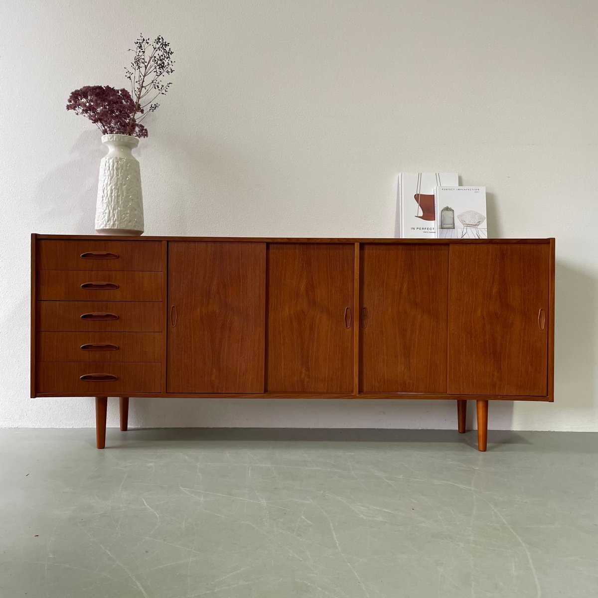 
                  
                    Sideboard lades en deurtjes - LOUI.STORE
                  
                