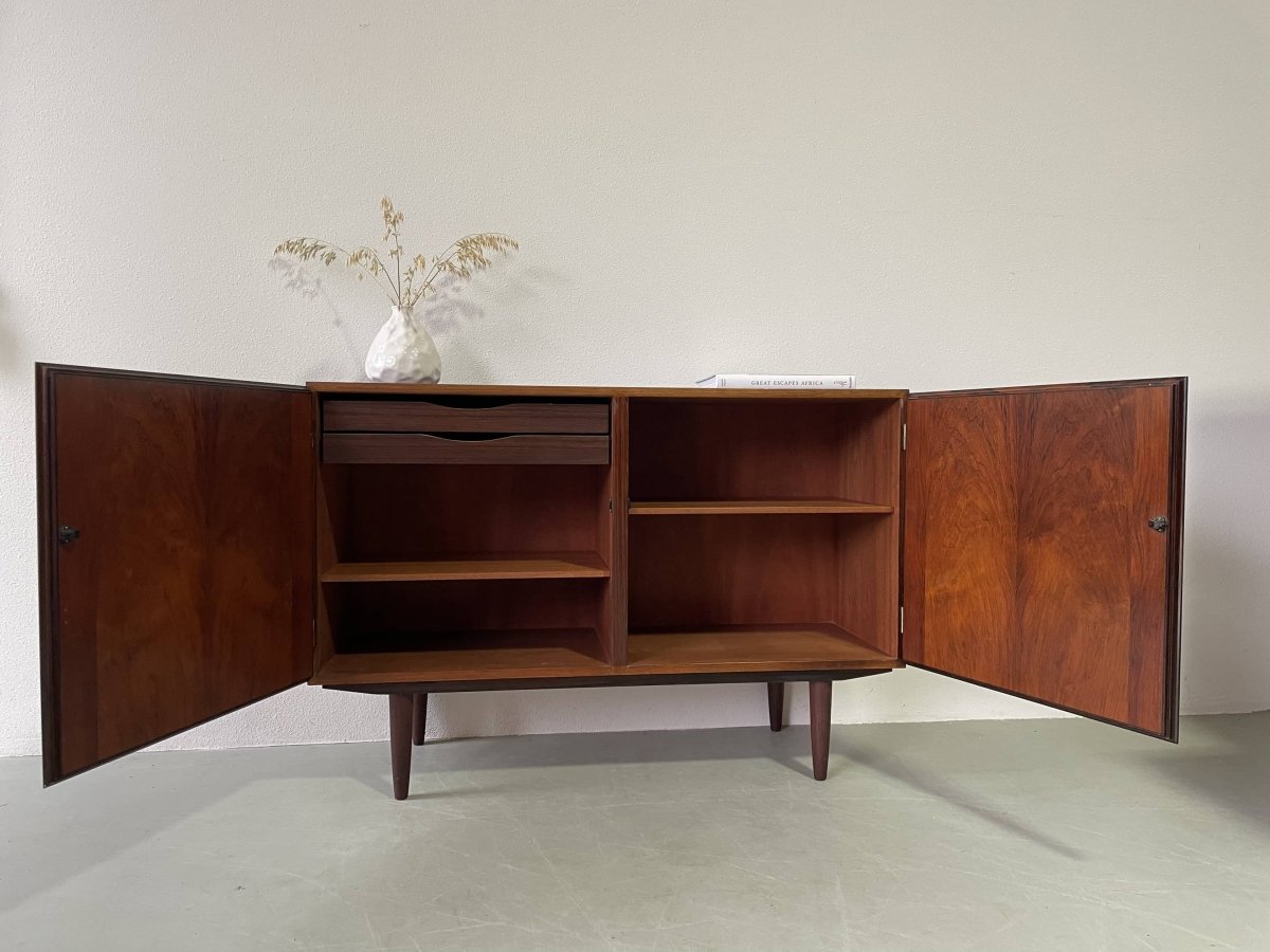 
                  
                    Sideboard Omann Jun palissander - LOUI.STORE
                  
                