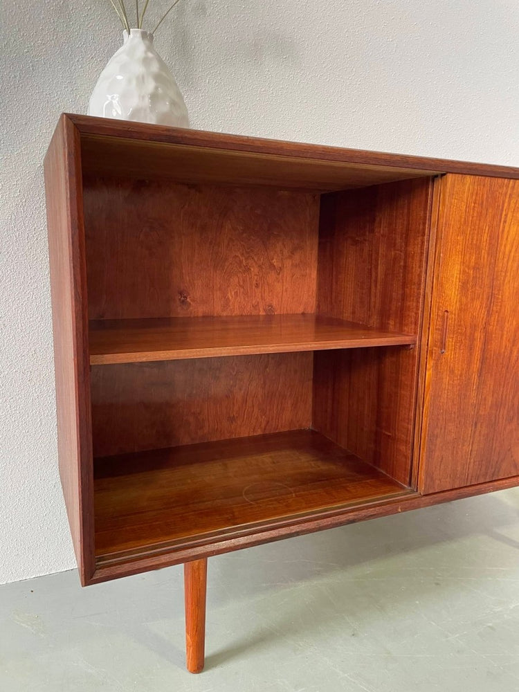 
                  
                    Sideboard teak 2 schuifdeuren - LOUI.STORE
                  
                