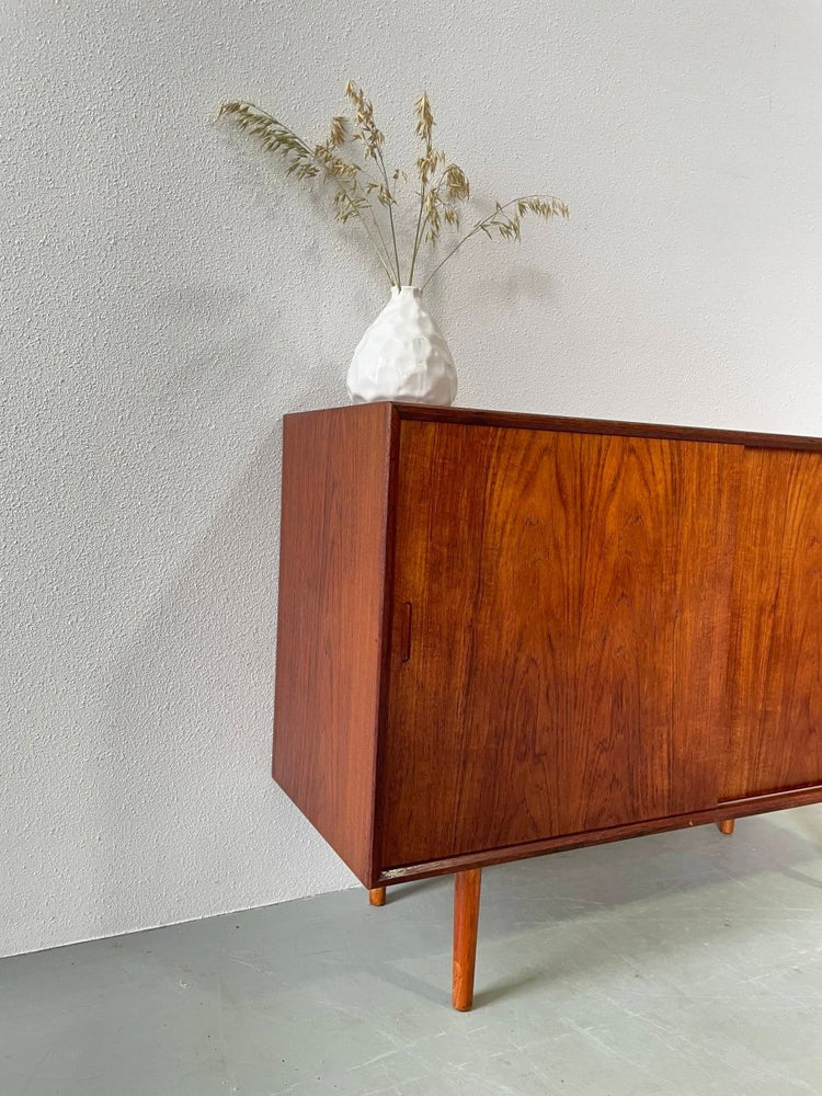 
                  
                    Sideboard teak 2 schuifdeuren - LOUI.STORE
                  
                