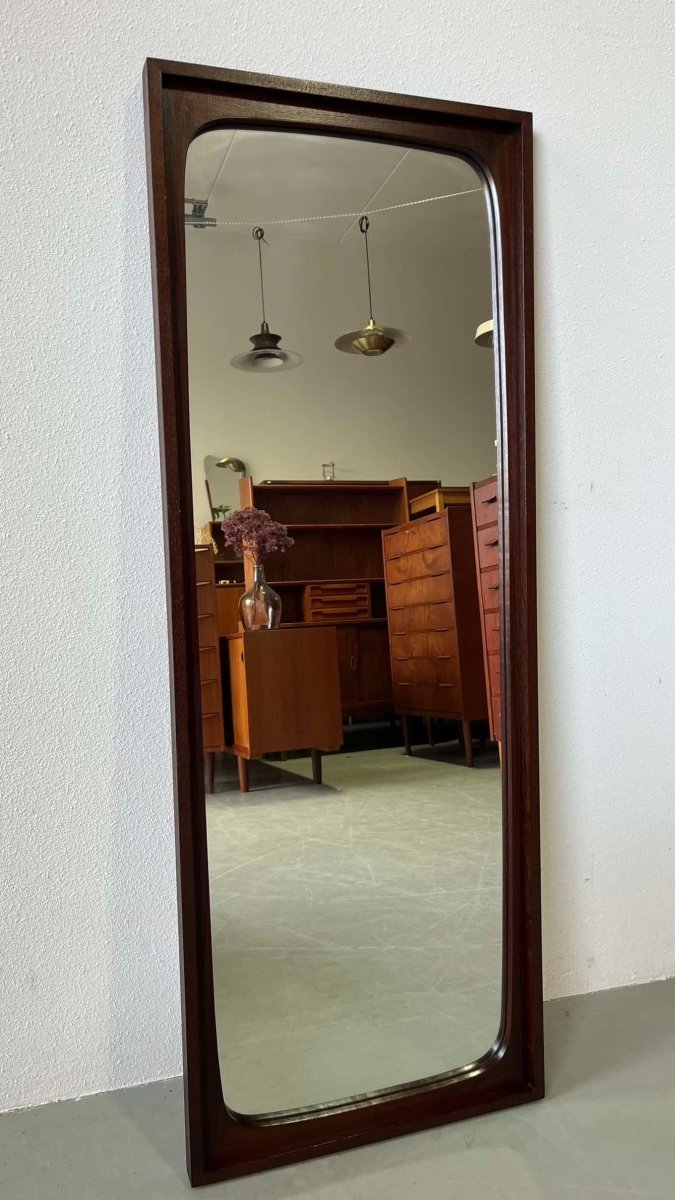 
                  
                    Spiegel donker teak Aarhus Glass - LOUI.STORE
                  
                