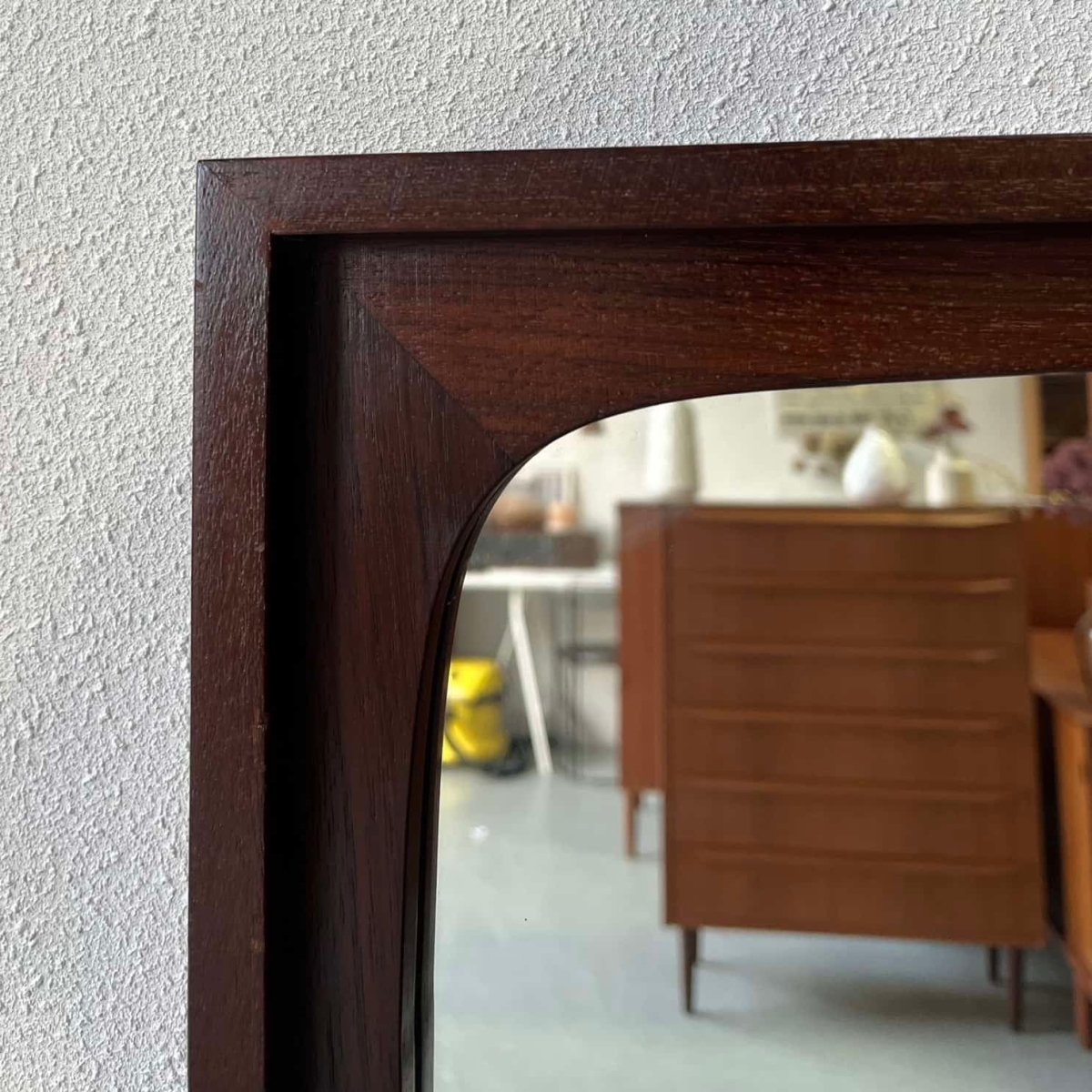 
                  
                    Spiegel donker teak Aarhus Glass - LOUI.STORE
                  
                