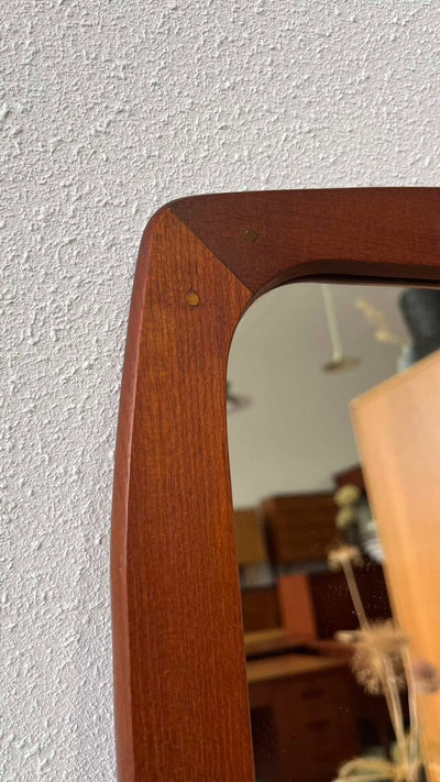 
                  
                    Spiegel teak messing detail - LOUI.STORE
                  
                