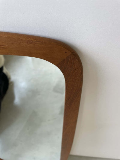 
                  
                    Spiegel teak taps - LOUI.STORE
                  
                