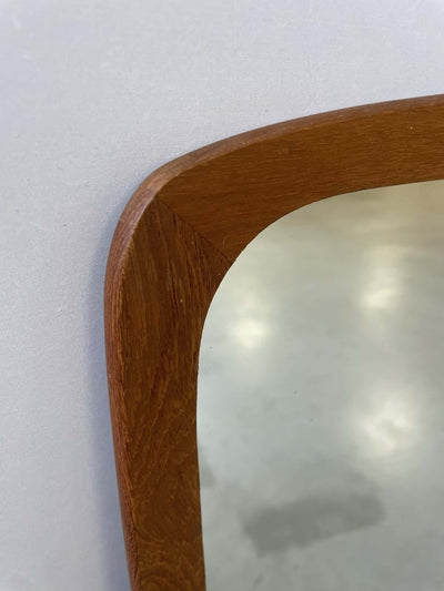 
                  
                    Spiegel teak taps - LOUI.STORE
                  
                