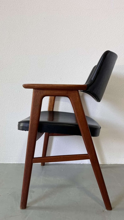 
                  
                    Stoel Erik Kirkegaard - LOUI.STORE
                  
                