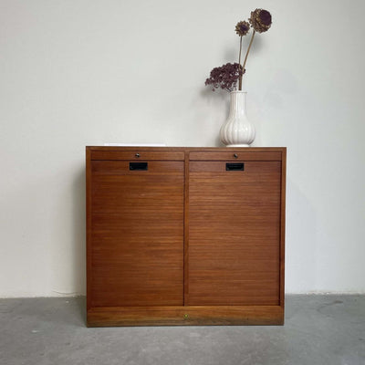 Tambour kast 2 roldeuren teak - LOUI.STORE
