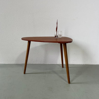 Teak bijzettafel driehoek - LOUI.STORE
