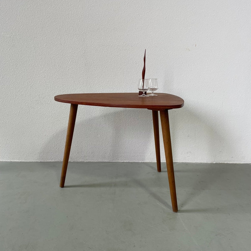 Teak bijzettafel driehoek - LOUI.STORE