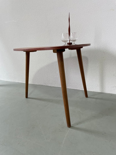 Teak bijzettafel driehoek - LOUI.STORE