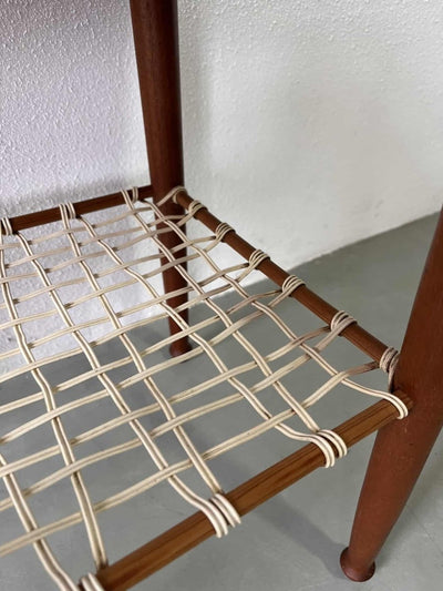 
                  
                    Teak bijzettafel - LOUI.STORE
                  
                
